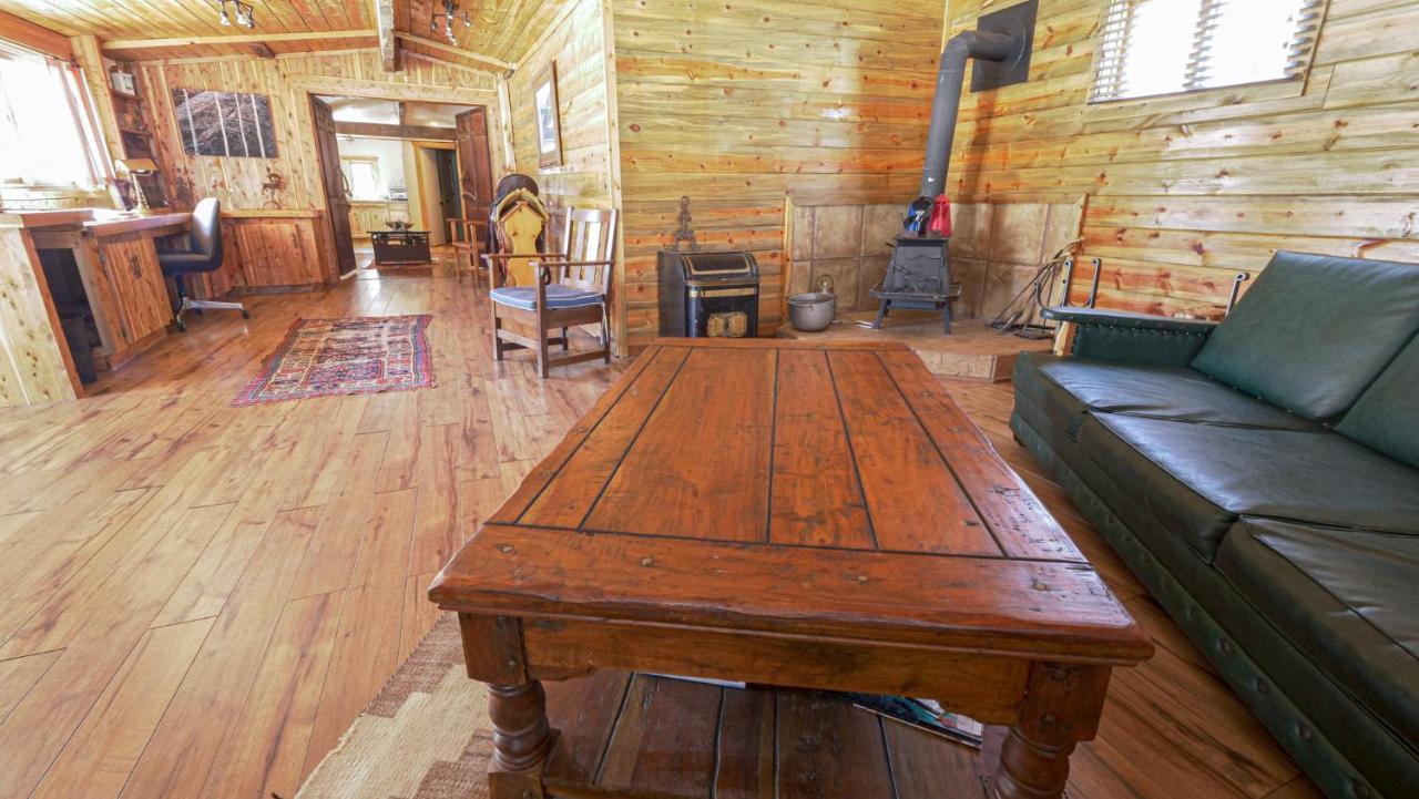 Aubin Sky Lodging At The Yl Ranch Savery Exterior photo